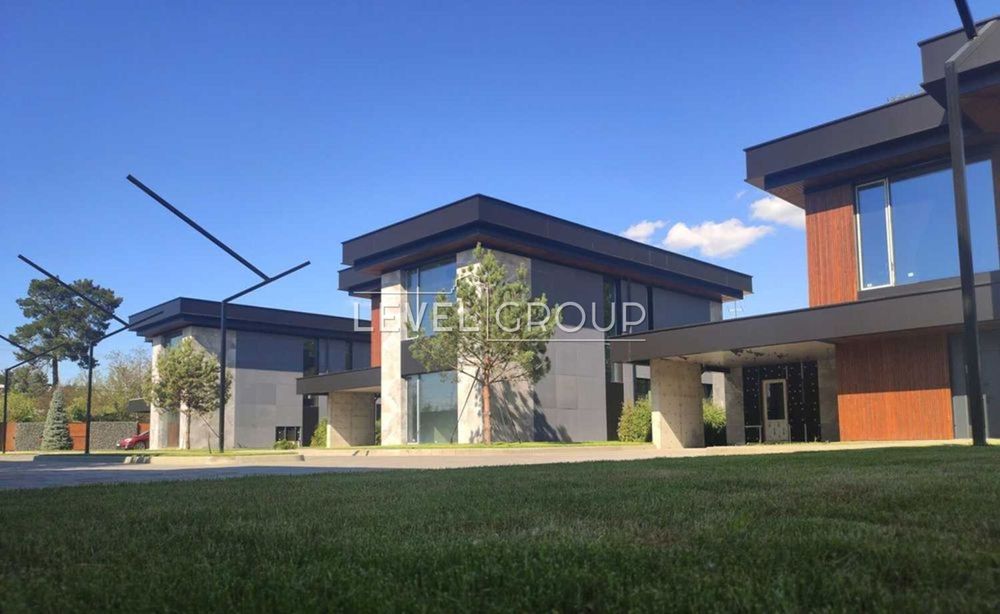 Продаж будинку у клубному містечку. Романків!