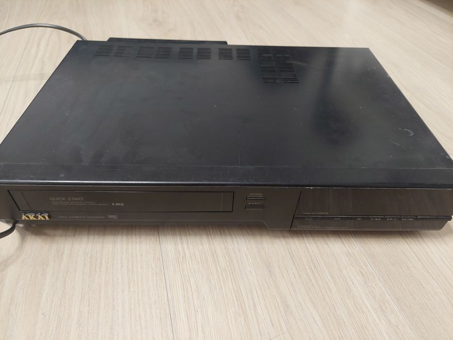 Akai magnetowid VHS model VS-425EDG