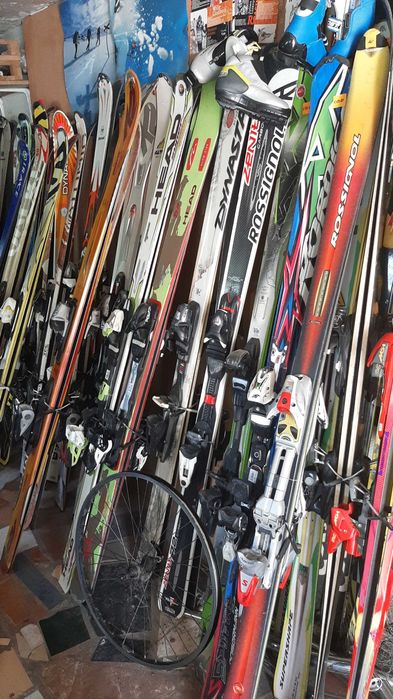 прокат лиж:бігових, гірських та сноубордів.