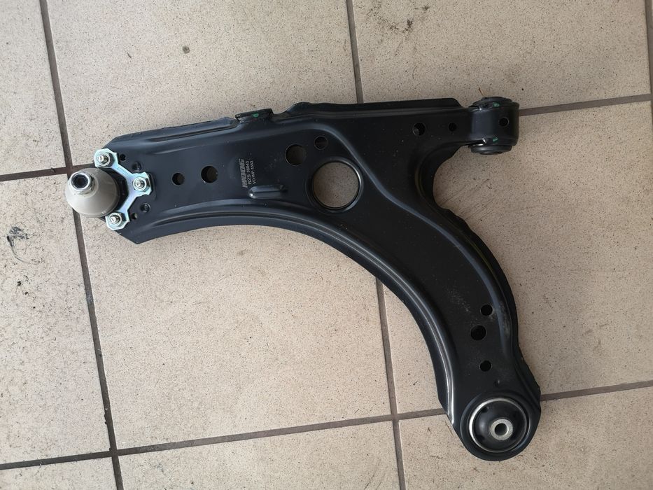 ричаг   передній правий Audi A3  Octavia  Bora Golf 96-10 новий