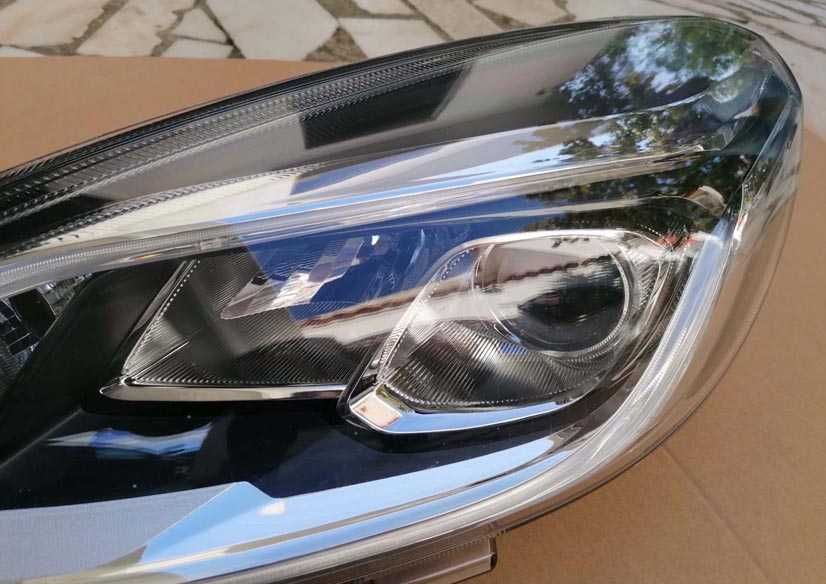 otica frontal ESQ ford fiesta VII . fase 1 . LED