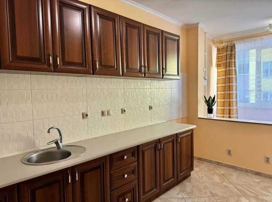 Простора квартира з меблями, технікою біля парку МАМА. Кухня 15.6м