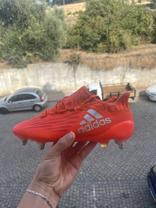 Chuteiras Adidas X16