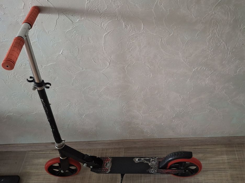 Дитячий  самокат