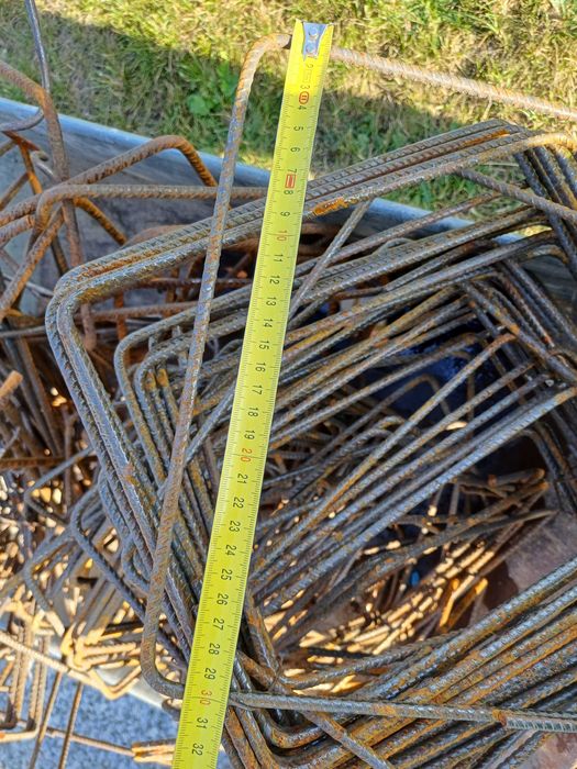 Strzemiona na wieńce i fundament