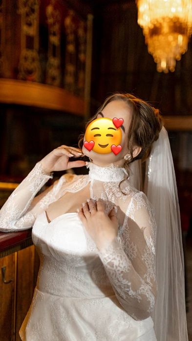 Весільна сукня з шлейфом