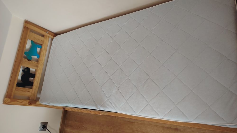 Łóżko dla dziecka z materacem Ikea sosna drewno