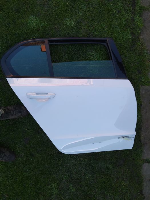 Двері задні праві шкода суперб