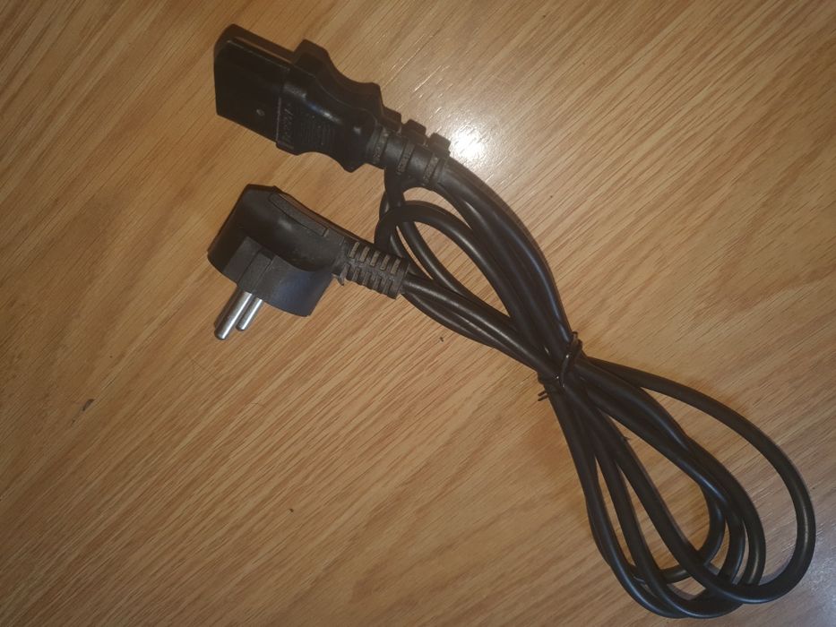 Kabel zasilający do komputera drukarki itp mam też inne kable pytać