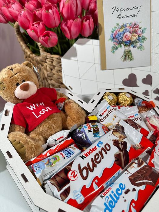 Ідеальний солодкий подарунок коханій до 8 березня з солодощами і Teddi