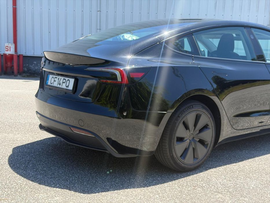 Tesla Model 3 — fotografia 4