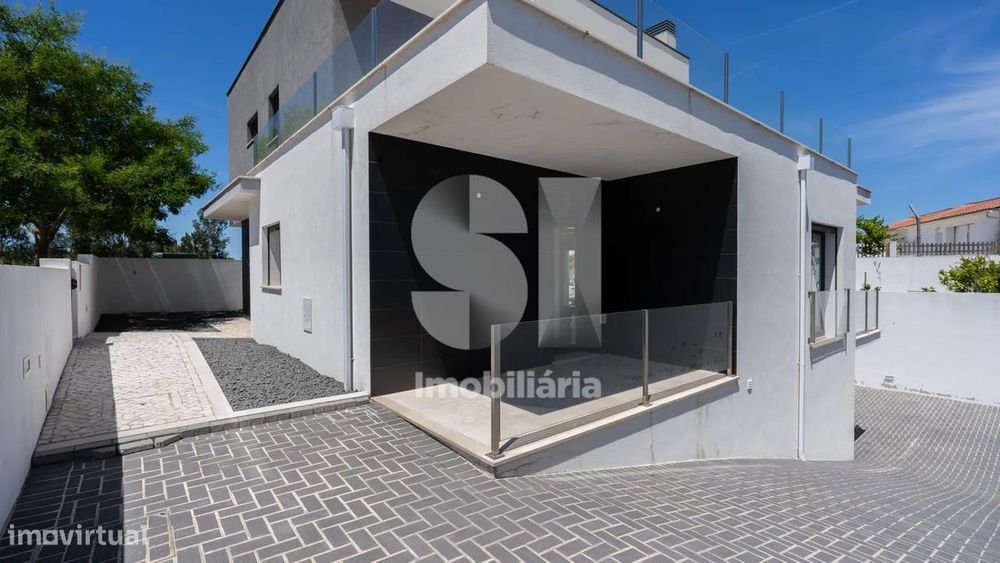 Moradia T4 recente