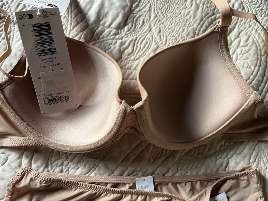 Triumph Lovely Micro WHPM i Brazylian stringi.  Stanik i stringi 75C/S
