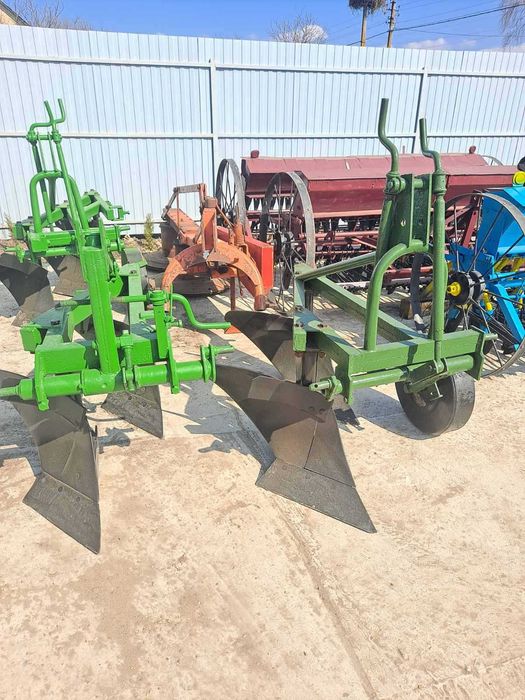 Плуг двохкорпусний  фірма грудьонс  Польща