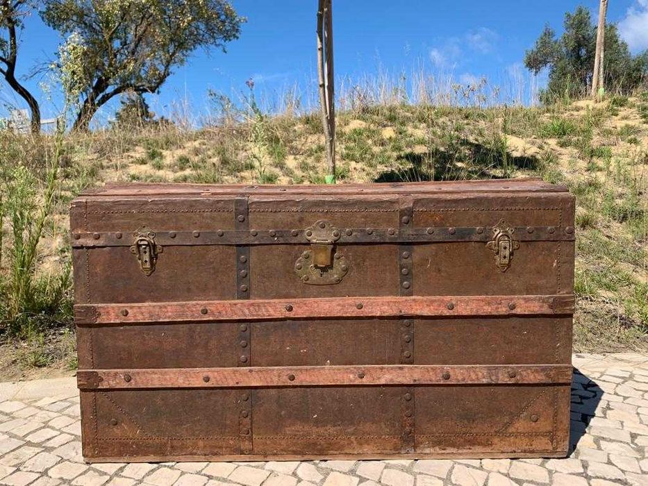 Set of 2 Vintage Chests - Manor House