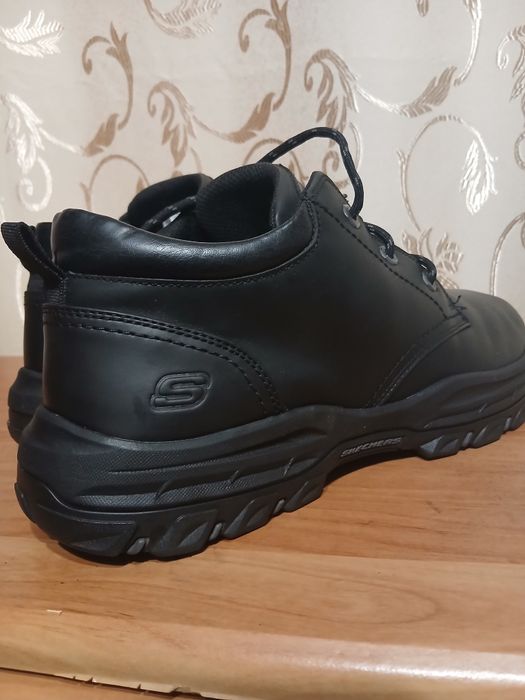 Фірмові шкіряні кросівки  Skechers  46 р.  30 см. Оригінал.