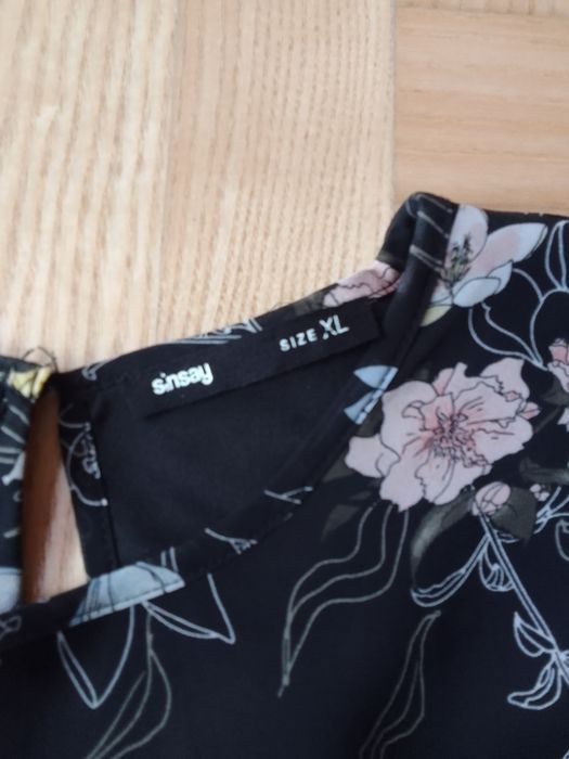Sukienka w kwiaty XL