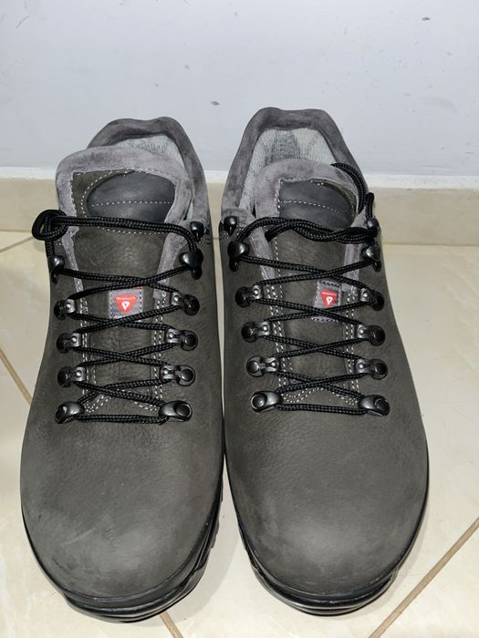 Хороші зимові кросівки LOWA!!!