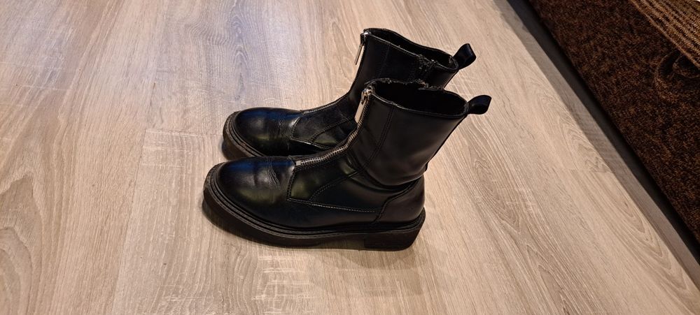Kozaczki rozm.34 ZARA z boku na suwak
