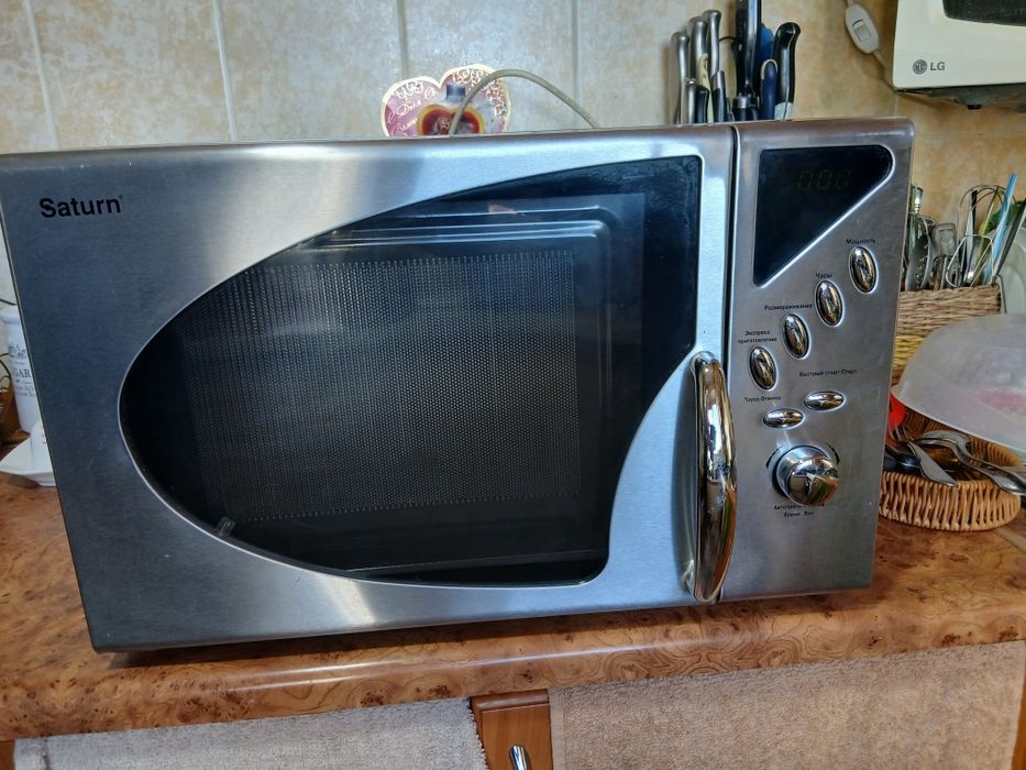 Микроволновка Saturn. Рабочая