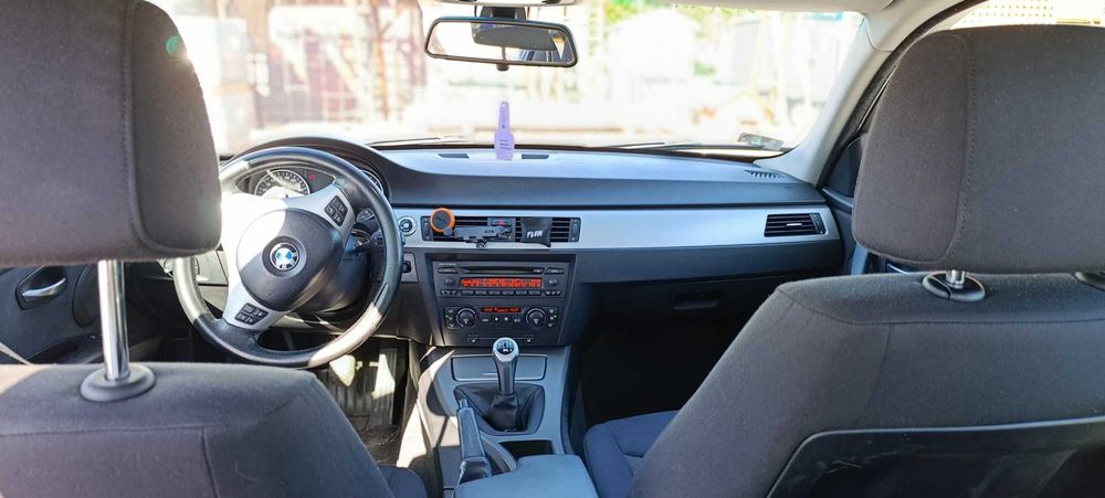 BMW E90 320i benzyna (pewne auto)