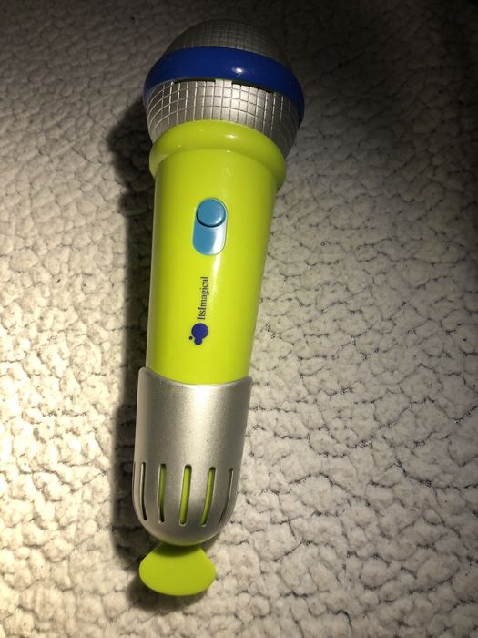 Microfone de brincar sem pilhas com efeito eco