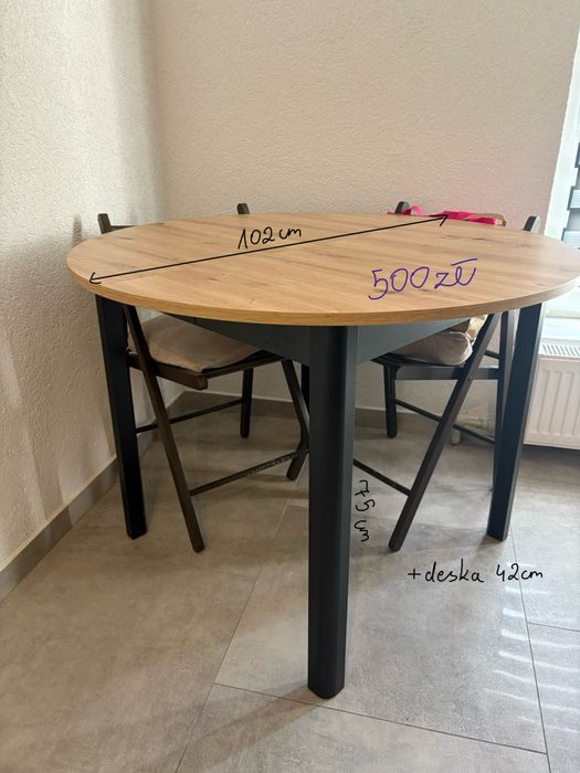 Okrągły, rozkładany stół