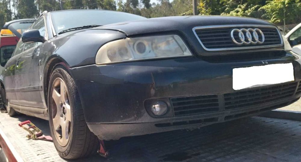 Audi A4 1.9 TDI 110 CV 1997 | PARA PEÇAS |