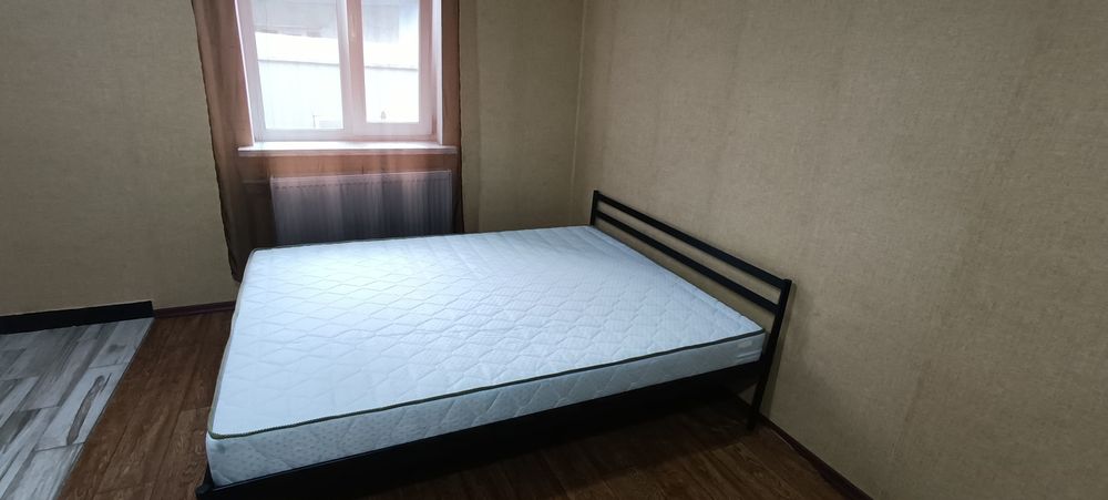 Метро Чернігівська 8хв, вул.Новаторів 9.