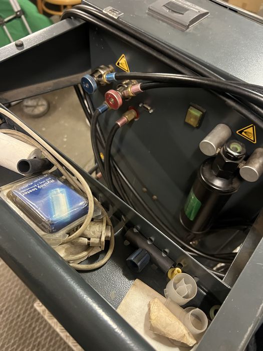 Станція заправки кондиціонерів