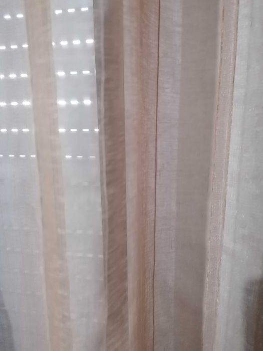 Três cortinados (branco e castanho)