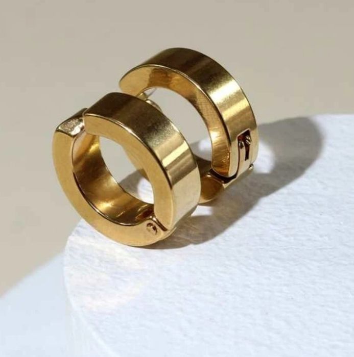 Vendo brincos dourados em aço inoxidável (portes incluídos)