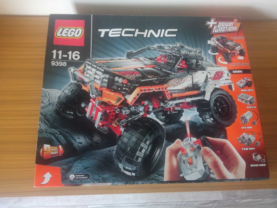 Model LEGO Technic 9398 4x4 Crawler