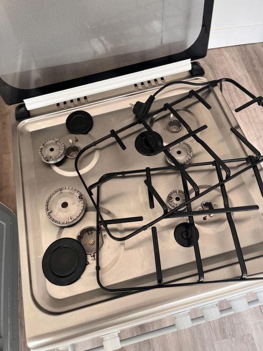 Excelente fogão e forno a gás natural, como novo!