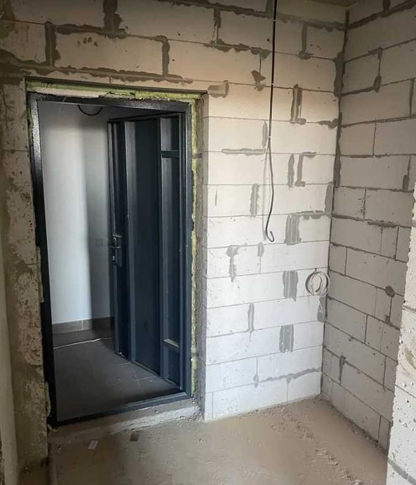 продам 1к однокомнатная квартира у зданому будинку цегла 7 хв центр