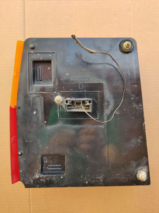 Farol Fiat Uno 55/60 traseiro lado direito