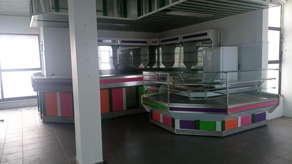 Balcão e vitrine expositora