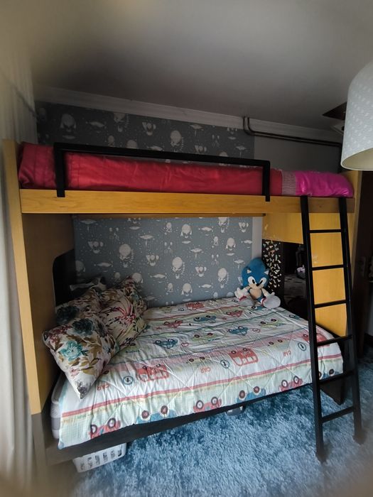 Beliche moderno com escadas em ferro