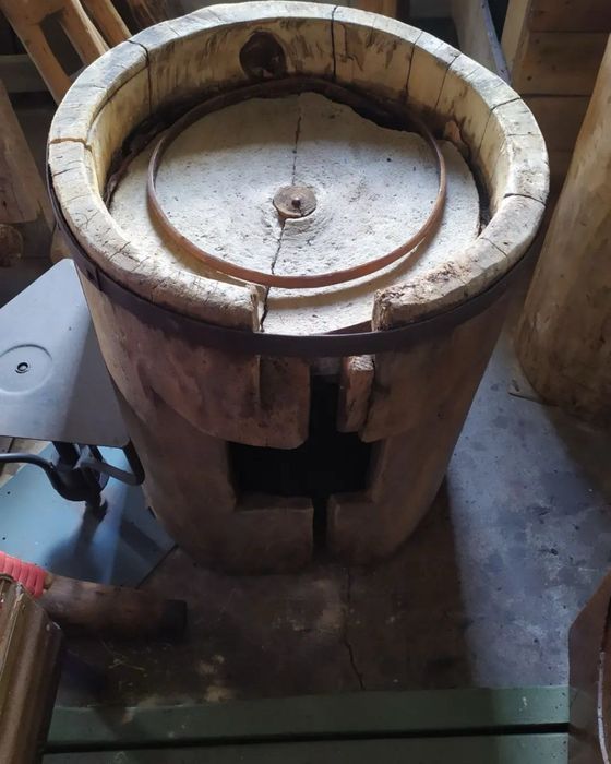 В продаже жорна старинные