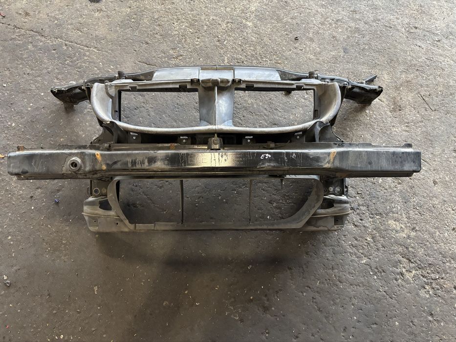 BMW E90 E91 pas przedni wzmocnienie czołowe