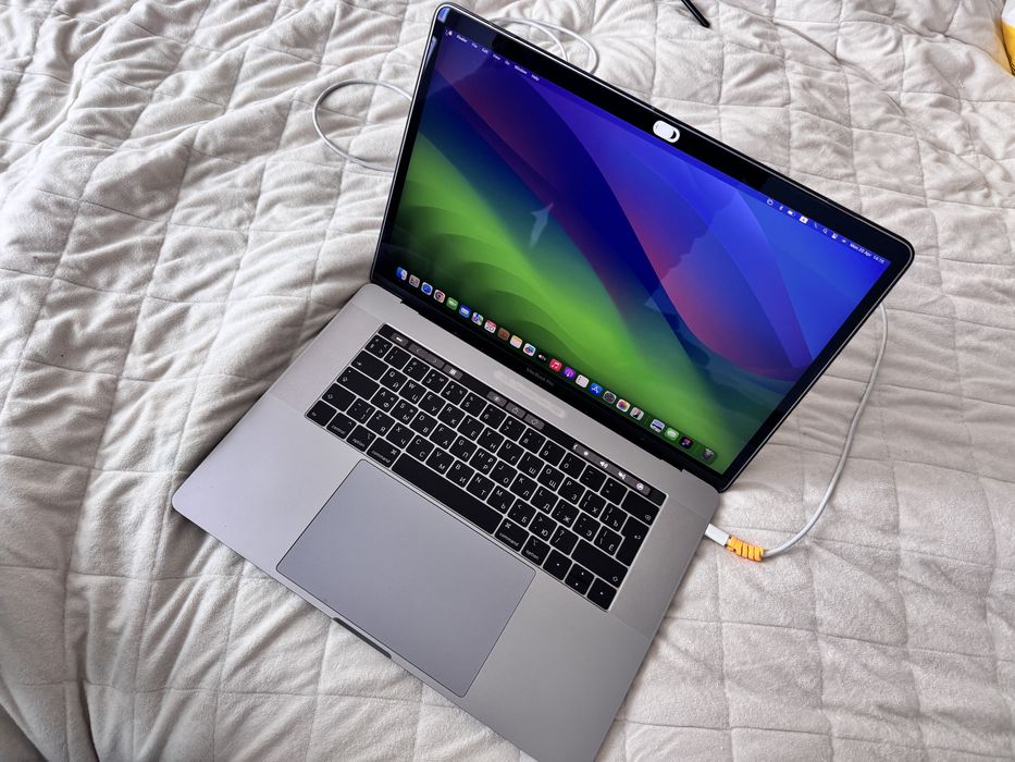 MacBook pro 2018 діагональ 15, I7, 32/256gb
