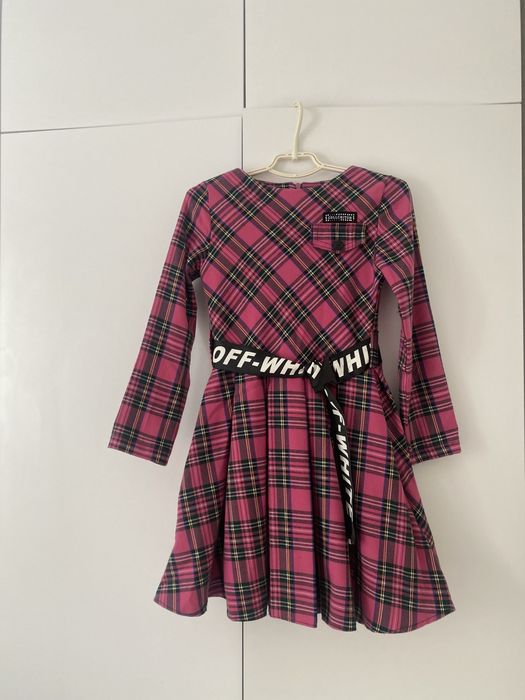 Нарядне плаття для дівчинки на зріст 122