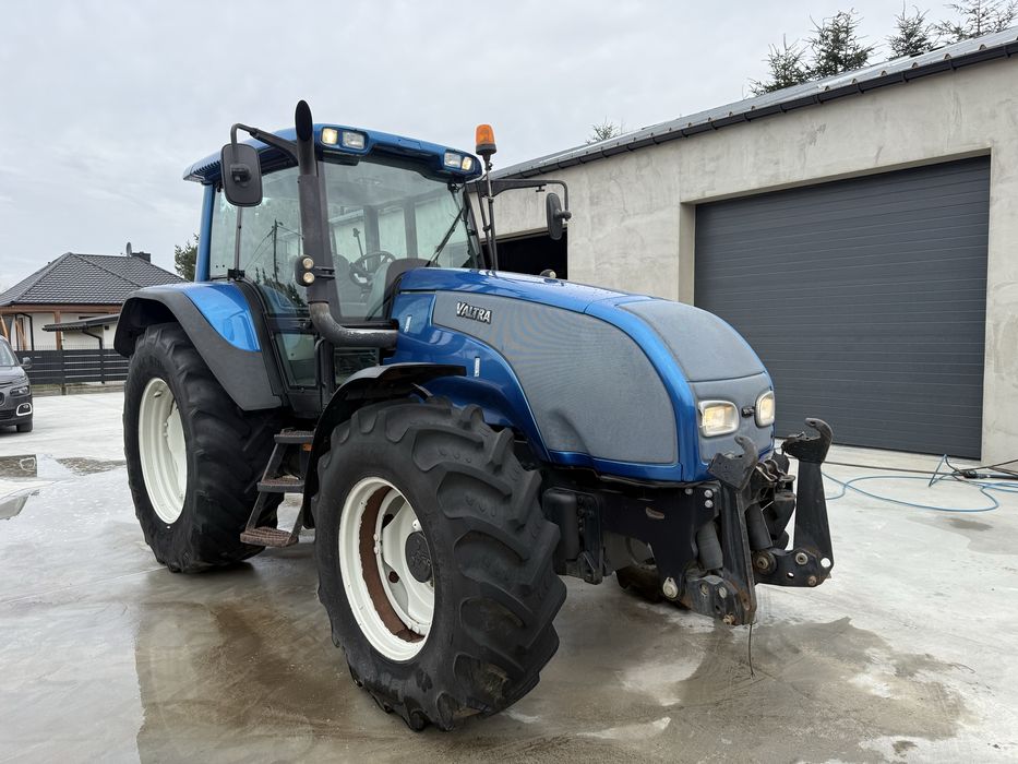 Ciągnik rolniczy Valtra T120, TUZ, Amortyzowana oś, Klima, zaczepy