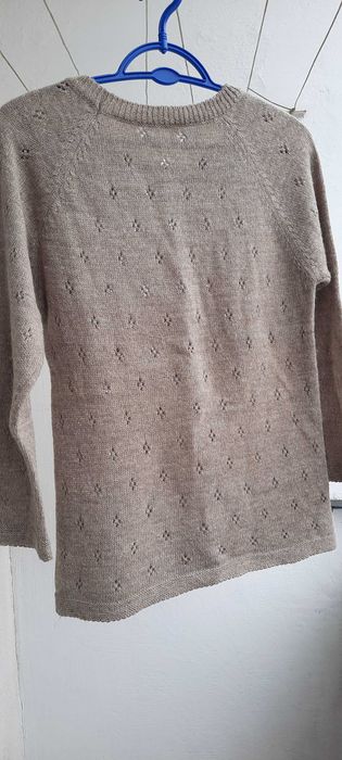sweterek z złotą nitką roz M