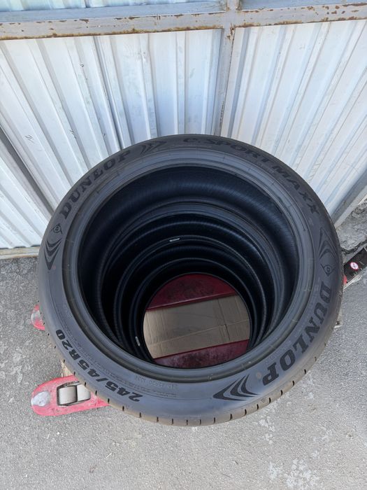 Dunlop e sport maxx 245 45 20