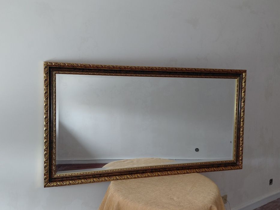 Grande Espelho de Parede com Moldura Clássica Dourada (147,5 x 77,5 cm) – Excelente Estado