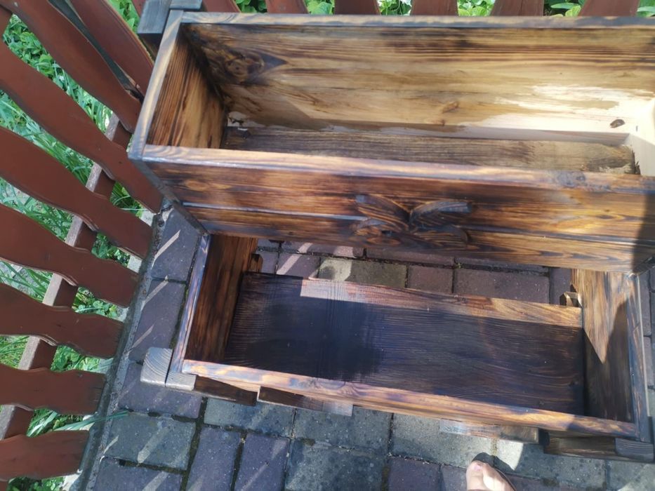 Drewniana donica na kwiaty