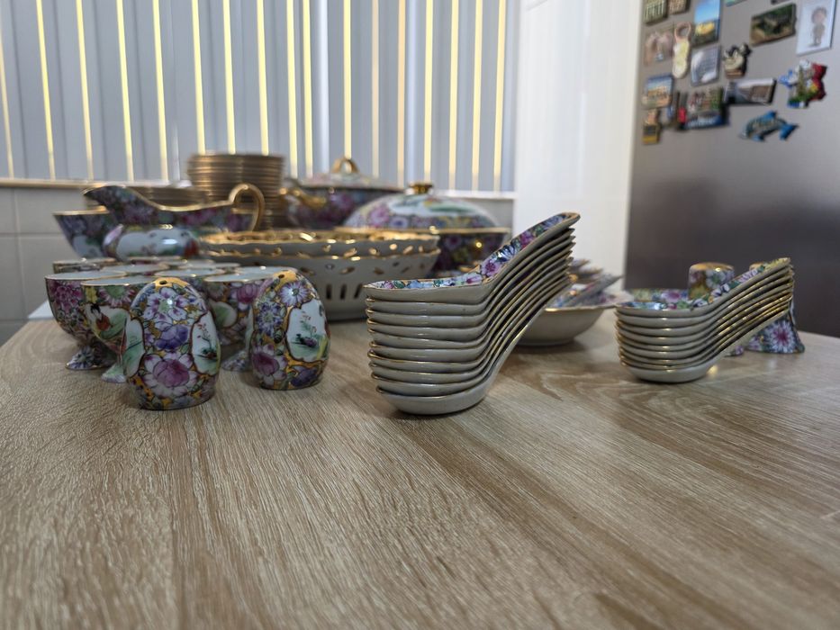 Magnífico Serviço Jantar Porcelana de Macau 1963 (Selo Qianlong) – 109 Peças