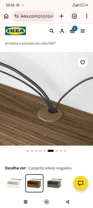 Estante IKEA com buraco com fios