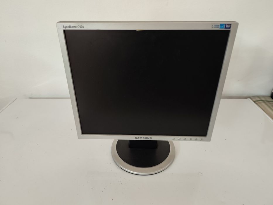 Monitores, várias polegadas